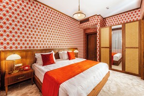 Suite Premium, vistas al patio | Minibar, caja fuerte, tabla de planchar con plancha y wifi gratis