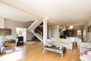 Televisie en een open haard