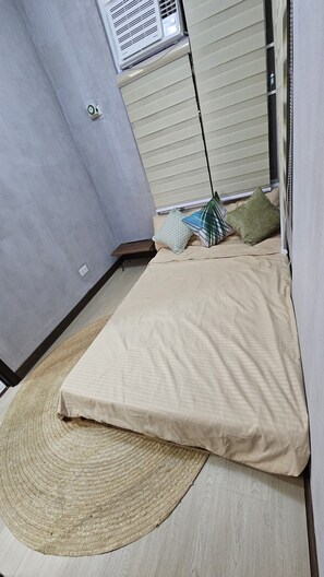 2 dormitoris, planxa i posts de planxar, wifi i roba de llit