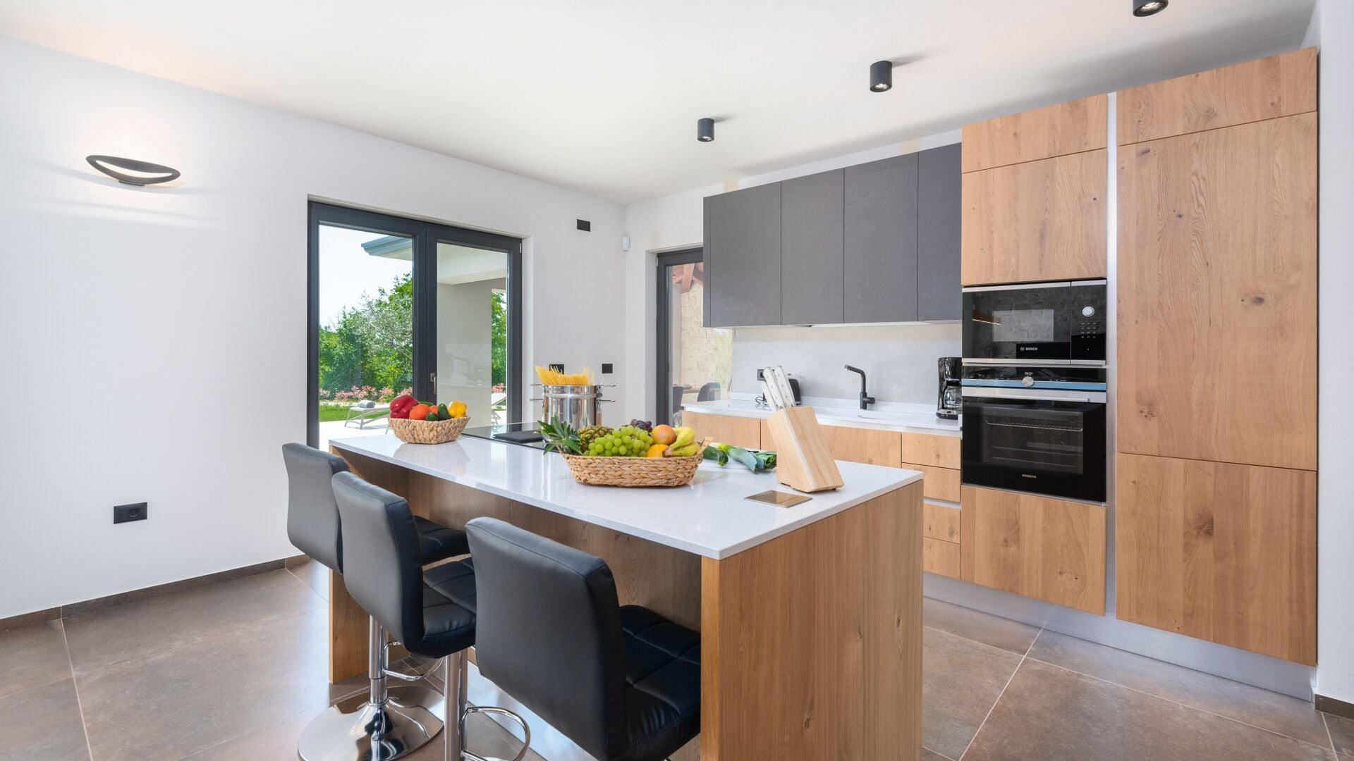 Réfrigérateur, micro-ondes, four, lave-vaisselle