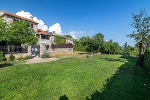 Property grounds - Villa Maria by Villas Guide (Oprtalj)