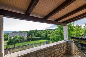 Property grounds - Villa Maria by Villas Guide (Oprtalj)