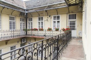 Exterior - Lovely Apartment by National Museum (Budapest)