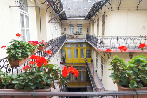 Lovely Apartment by National Museum