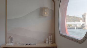 Premium Room | In-room safe, desk, laptop workspace, soundproofing