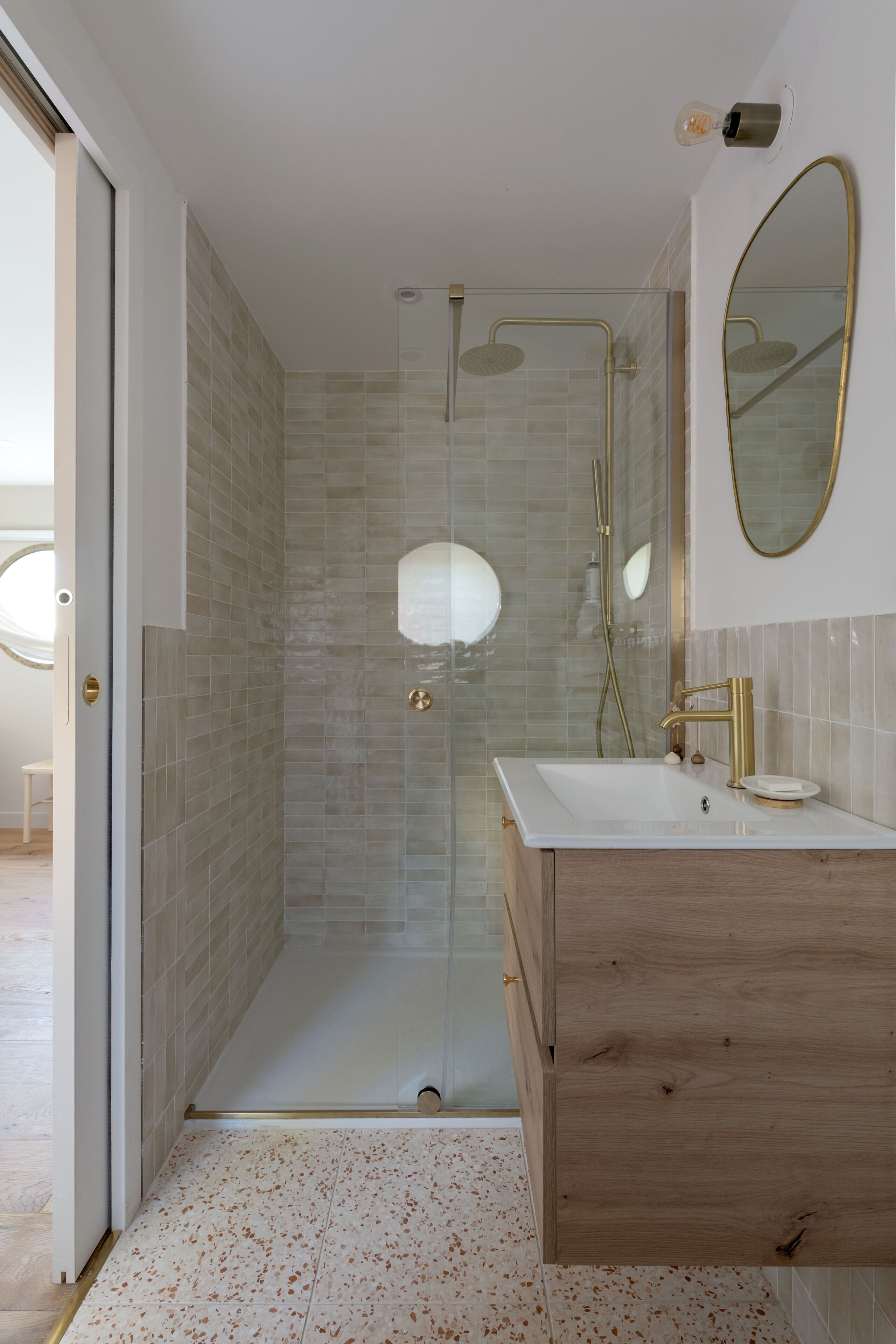 Quarto premium | Banheiro | Produtos de toalete grátis, secador de cabelo