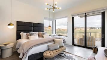 4 bedrooms, desk, iron/ironing board, travel crib