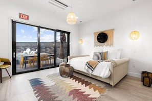 4 soveværelser, skrivebord, strygejern/strygebræt, weekendseng