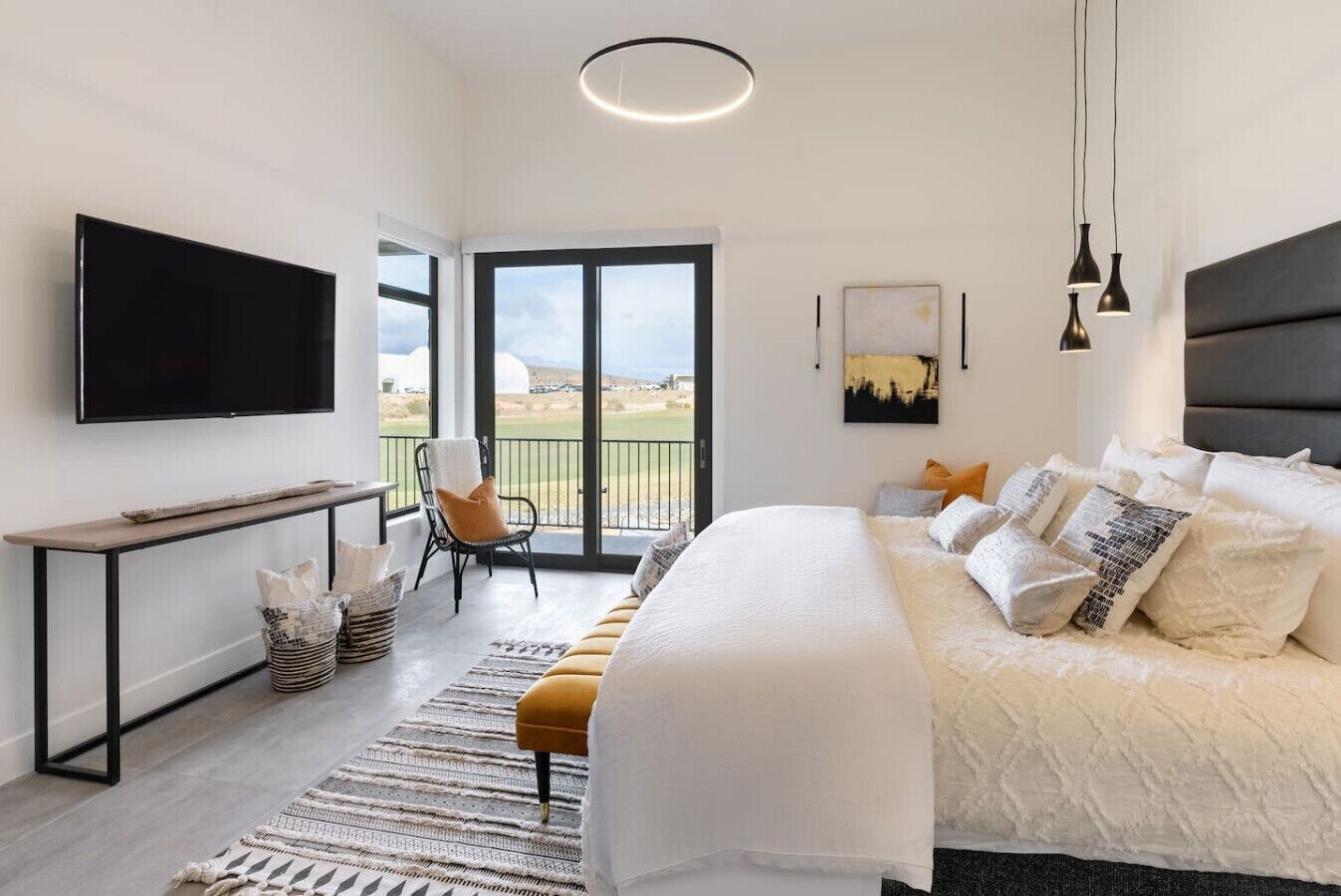 3 habitaciones, escritorio, tabla de planchar con plancha y wifi 