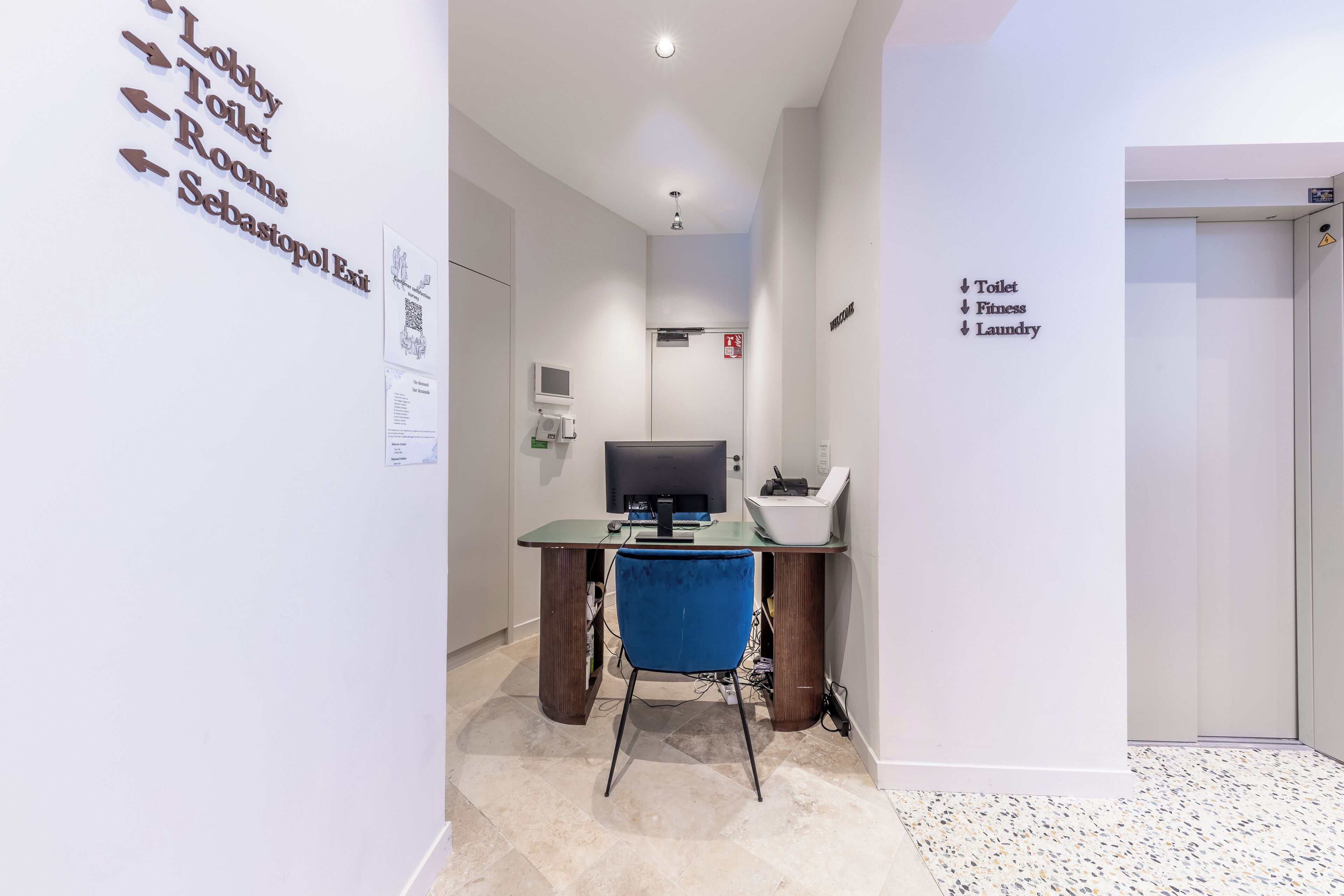 A hotel corridor with directional signs to the lobby, toilet, rooms, and spa exit.