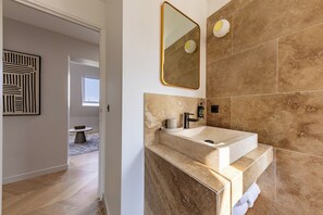 Deluxe-Apartment, 2 Schlafzimmer, Nichtraucher, Kochnische | Badezimmer | Dusche, Haartrockner, Bidet, Handtücher