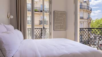 ملاءات للفراش لا تسبب الحساسية وخزنة داخل الغرفة