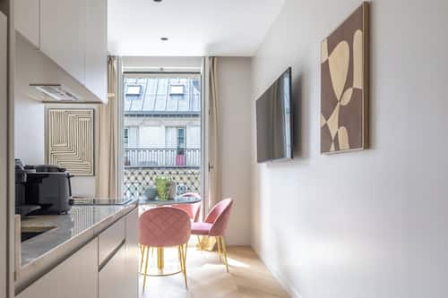 Superior Apartment | Private kitchen | Fridge, microwave, oven, dishwasher