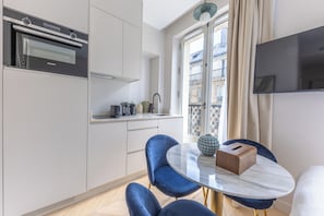 Hypo-allergenic bedding, in-room safe, laptop workspace - Aparthotel Quartier Libre Marais (Paris)