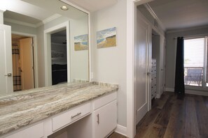 Interior - Beautifully renovated overlooking Hole 2 and pool (destin)