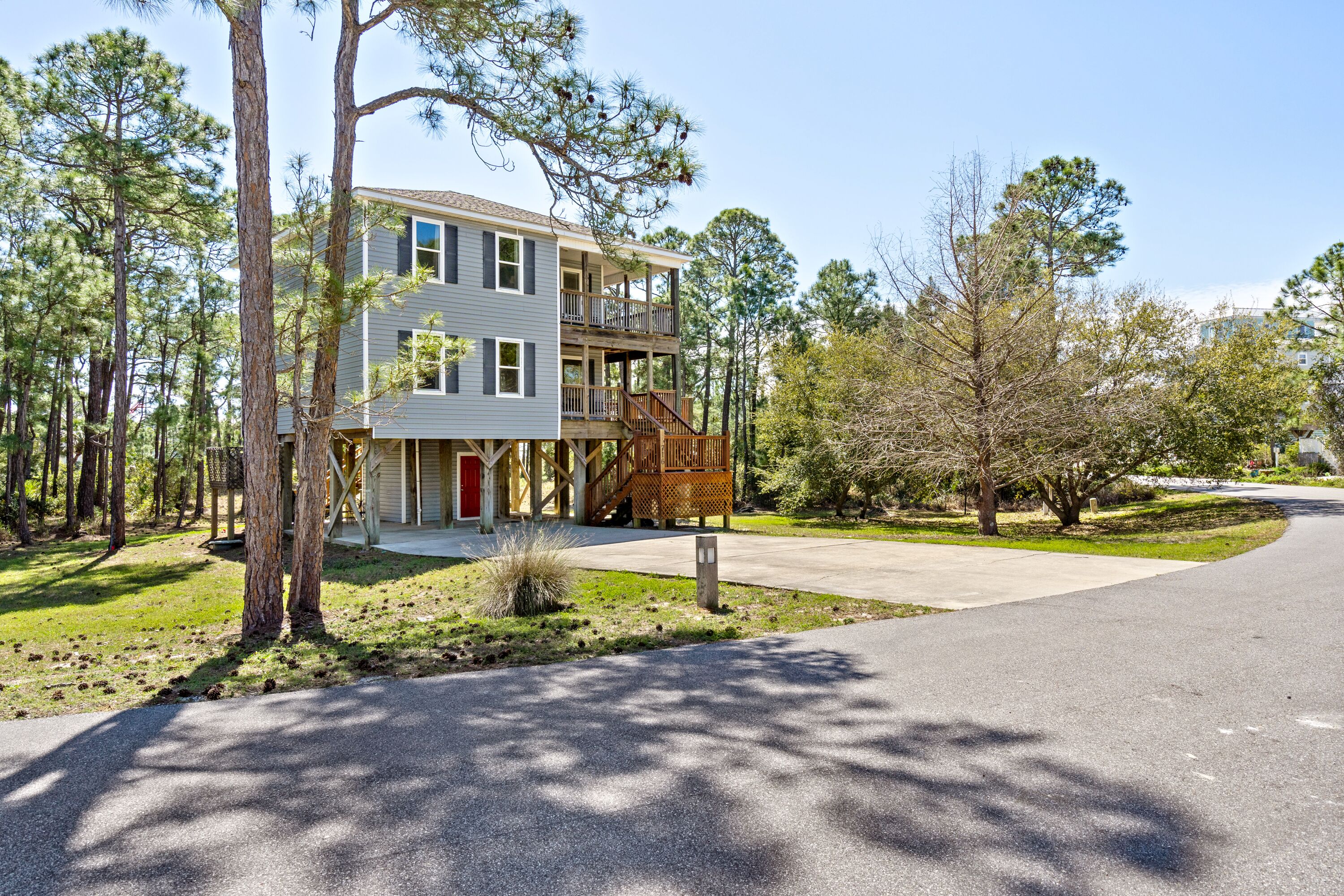 100+ 5-STAR Reviews: Family Home 5 Min. Walk to Beach Neighborhood Pool & Tennis