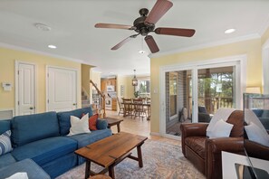 Smart TV, reproductor de DVD, libros