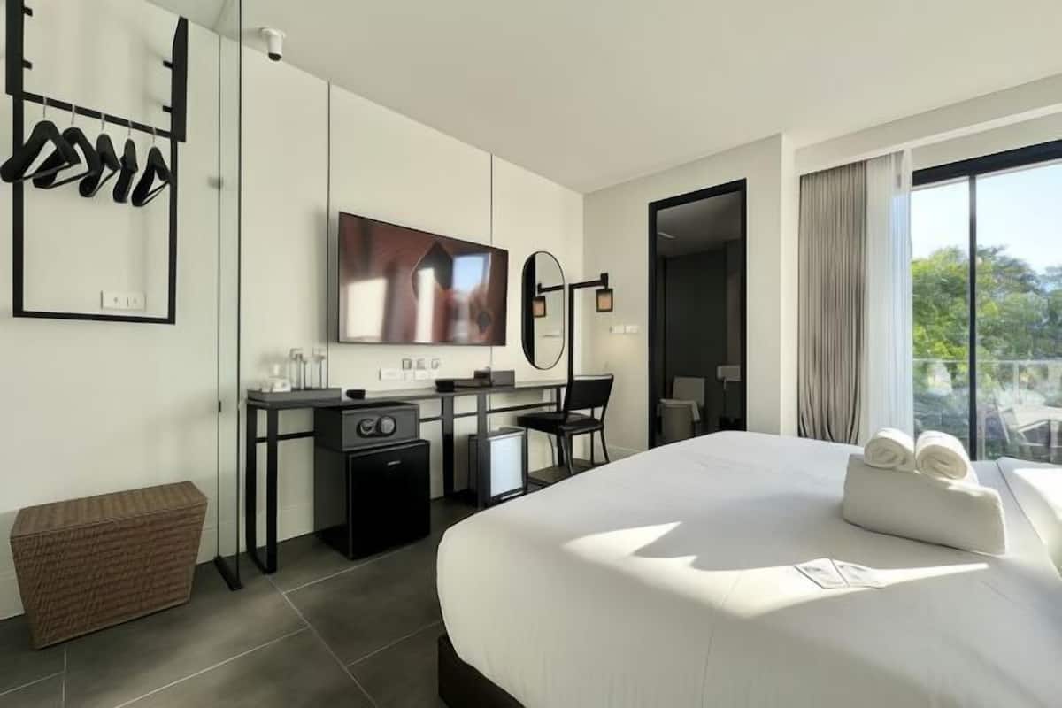 Minibar (free items), in-room safe, desk, laptop workspace