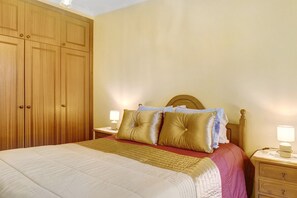 2 chambres, fer et planche à repasser, Wi-Fi, literie fournie
