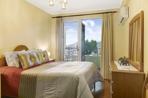 2 bedrooms, iron/ironing board, WiFi, bed sheets -  "Palheiro Residence Vista Mar" with Sea View, Balconies & Wi-Fi (Funchal)