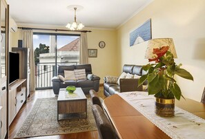 Smart TV -  "Palheiro Residence Vista Mar" with Sea View, Balconies & Wi-Fi (Funchal)