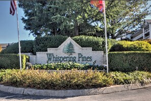 Property grounds - FREE Dollywood Ticket • Lazy River • Pools • Whispering Pines 452 (Pigeon Forge)