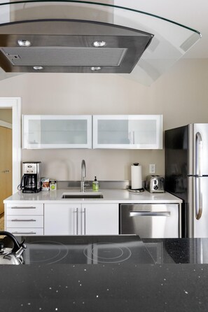 Apartment - Downton Annie Apartment Two 2BD 1BA Parking (Asheville)