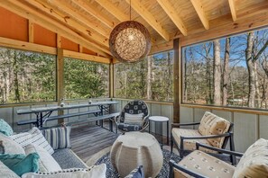 3 bedrooms - Bright Airy Waterfront Home Dog Friendly (Townville)