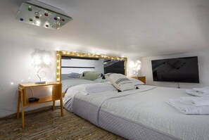 Iron/ironing board, travel cot, WiFi, bed sheets