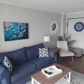 Living area - Gorgeous Oceanfront 1 Bedroom (Myrtle Beach)