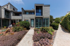 Exterior - Stunning Ocean View Townhome w/ Pool and Spa (Solana Beach)