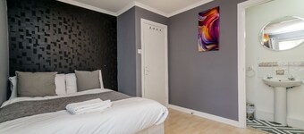 Beautiful 4-bed House in Birmingham