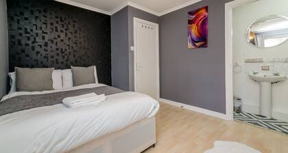 Beautiful 4-bed House in Birmingham