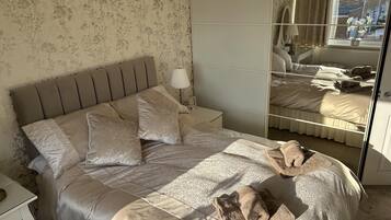 Apartment | 2 bedrooms, iron/ironing board, free WiFi, bed sheets