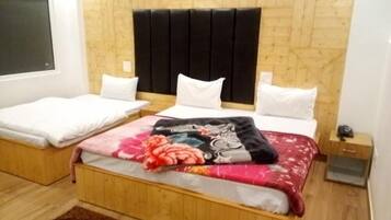 1 bedroom, desk