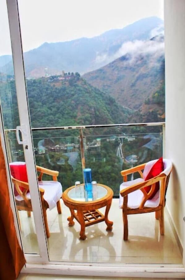 ห้องดีลักซ์ | โต๊ะทำงาน