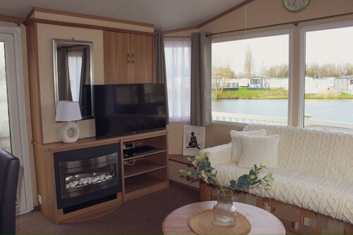 Stunning 2-bed Caravan on Hoburne Cotswold