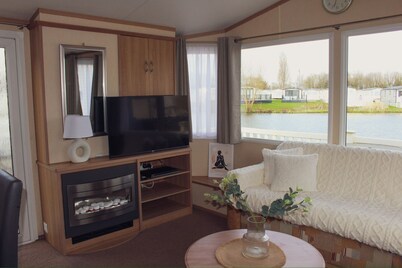 Stunning 2-bed Caravan on Hoburne Cotswold