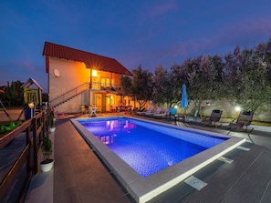 Villa (Five Bedroom Villa with Swimming Pool) | Pool | Outdoor pool, pool umbrellas, sun loungers - Holiday Home Villa Vesna Lux (Policnik)