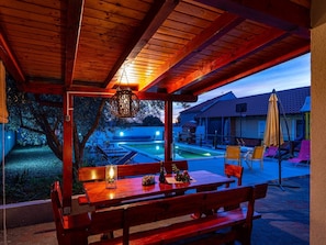 Villa (Five Bedroom Villa with Swimming Pool) | Pool | Utomhuspool, parasoller och solstolar