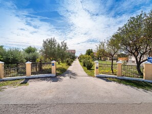 Property entrance - Holiday Home Villa Vesna Lux (Policnik)