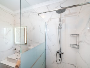 Villa (Five Bedroom Villa with Swimming Pool) | Badezimmer | Handtücher