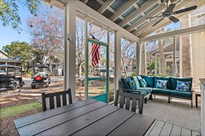 屋外ダイニングエリア