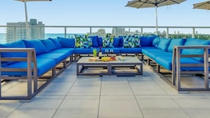 1 bedroom, desk, iron/ironing board, Internet - Near Beach Rooftop Pool Hot Tub Broad Walk (Hollywood)