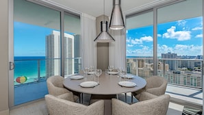 House | 2 bedrooms, desk, iron/ironing board, Internet - Wrap Around Balcony Insane Views Amazing Pools (Hollywood)