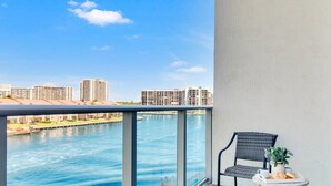 House - Luxury Amenities Infinity Pool Gym Hot Tub (Hollywood)