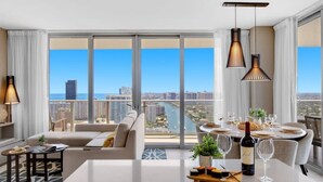 House | 3 bedrooms, Internet - Luxury w Stunning View Balcony Amazing Pools (Hollywood)