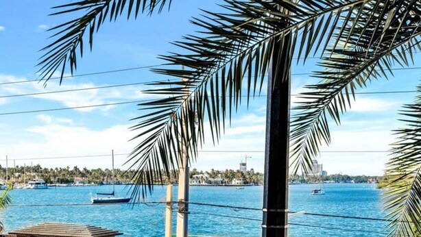 2 bedrooms, desk, Internet - Apartment w Bay View Balcony Pool Up To 6 Gym (Hollywood)