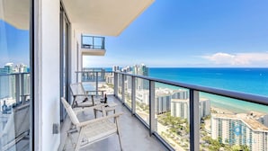 House | 2 bedrooms, desk, iron/ironing board, Internet - Oceanfront View Balcony Hot Tub Gym (Hollywood)