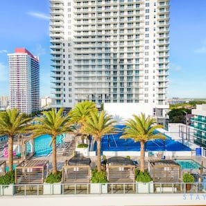 House | 3 bedrooms, desk, iron/ironing board, Internet - Luxury 3 Br Corner Balcony Panoramic View Pools (Hollywood)